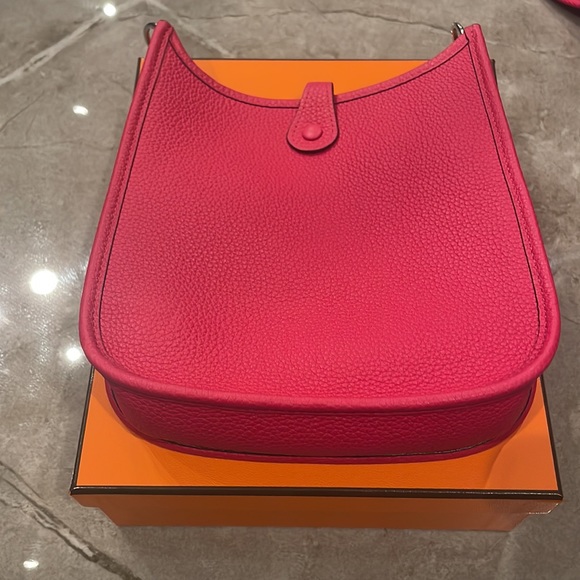 *SOLD* HERMES EVELYNE 16 AMAZONE BAG (TPM) - Picture 3 of 8